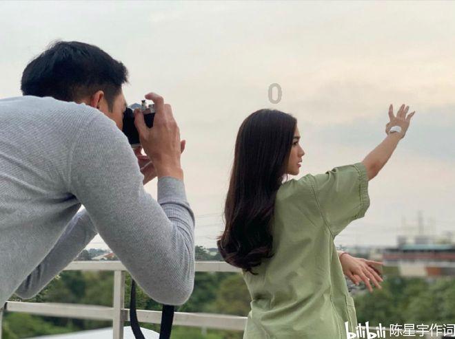 “陀枪师姐”滕丽名晒照感谢老公疼爱,曾与魏骏杰恋爱九年遭抛弃